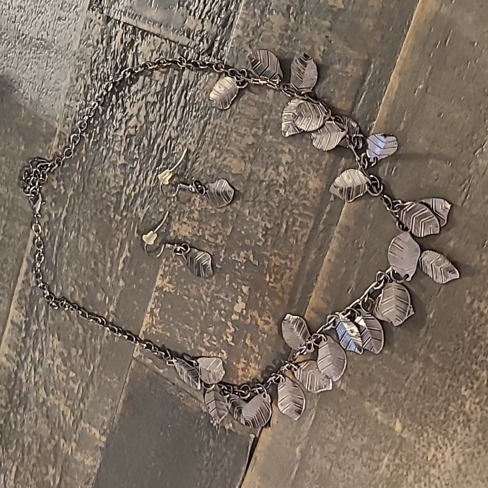 Paparazzi Leaf Earrings and Necklace